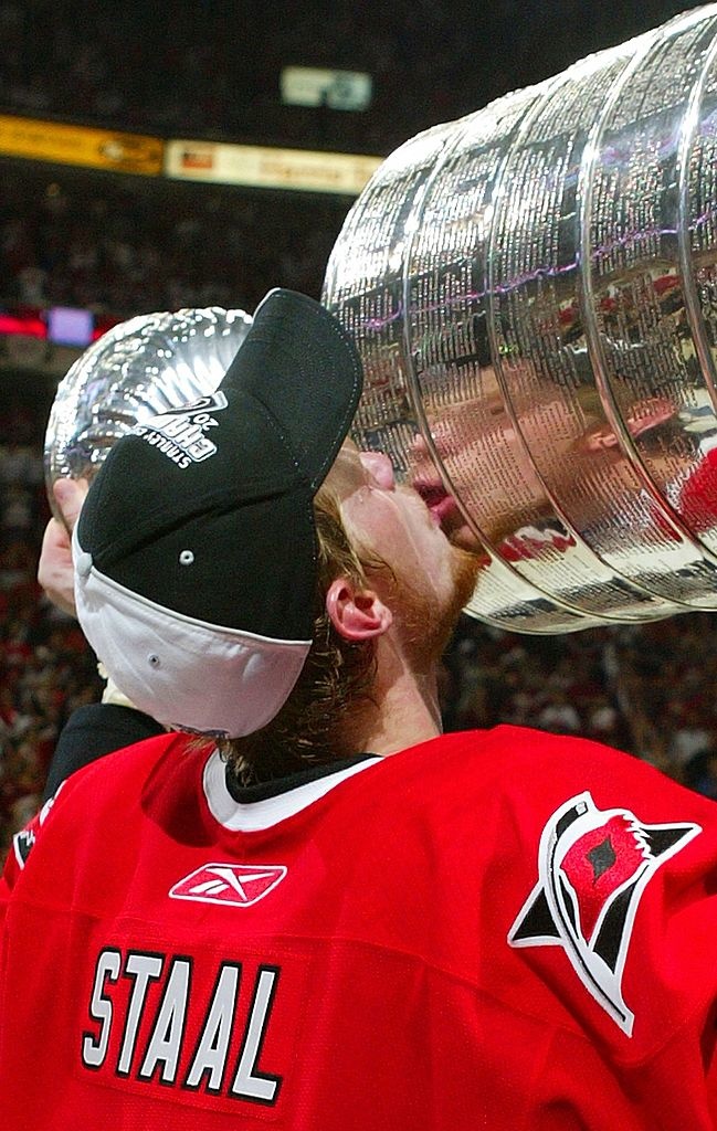 Staal voitti Hurricanesissa Stanley Cupin vuonna 2006.