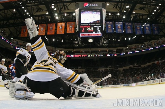 Bruins-vahti Tuukka Rask on vahvasti mukana Vezina-jahdissa.