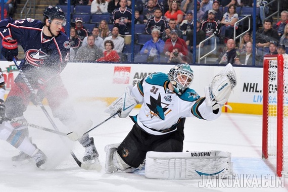 Antti Niemi on nostanut San Jose Sharksin pudotuspelijoukkueeksi.