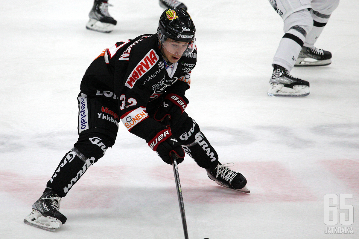 Turkulainen pelasi lokakuun aikana kymmenen ottelua tehden niissä 12 tehopistettä.