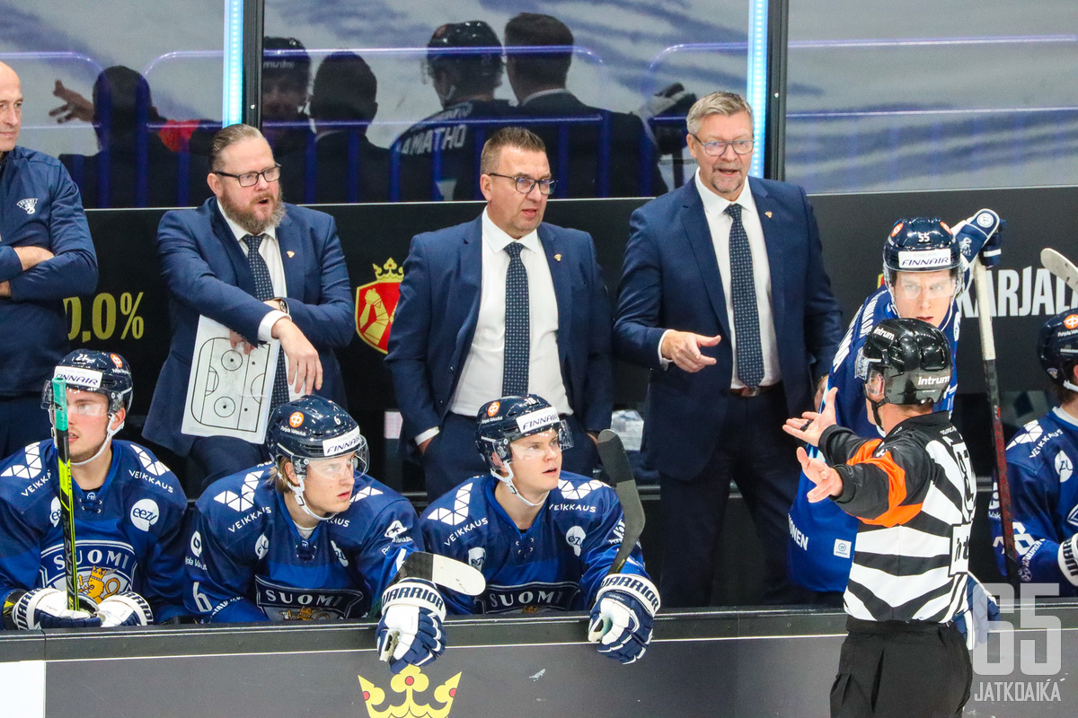 Jukka Jalosen luotsaama valmennusryhmä luotsaa Venäjän turnauksessa Helsingin turnauksesta uudistunutta joukkuetta. 