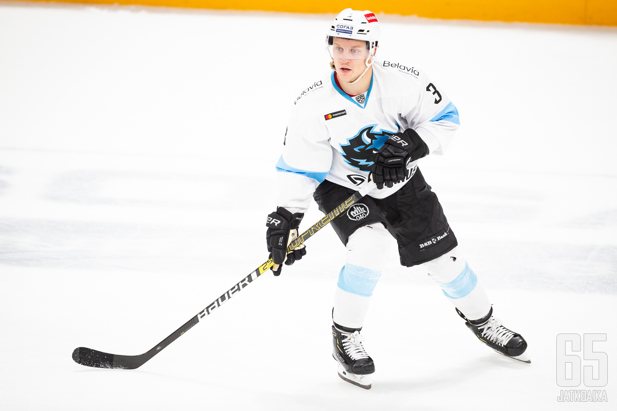 Teemu Pulkkinen jatkaa KHL-uraansa.