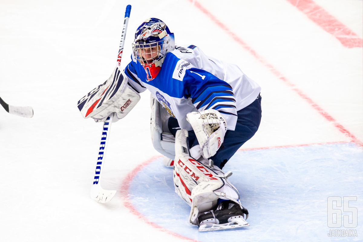 Kari Piiroinen torjui Suomelle voiton Kazakstania vastaan. 