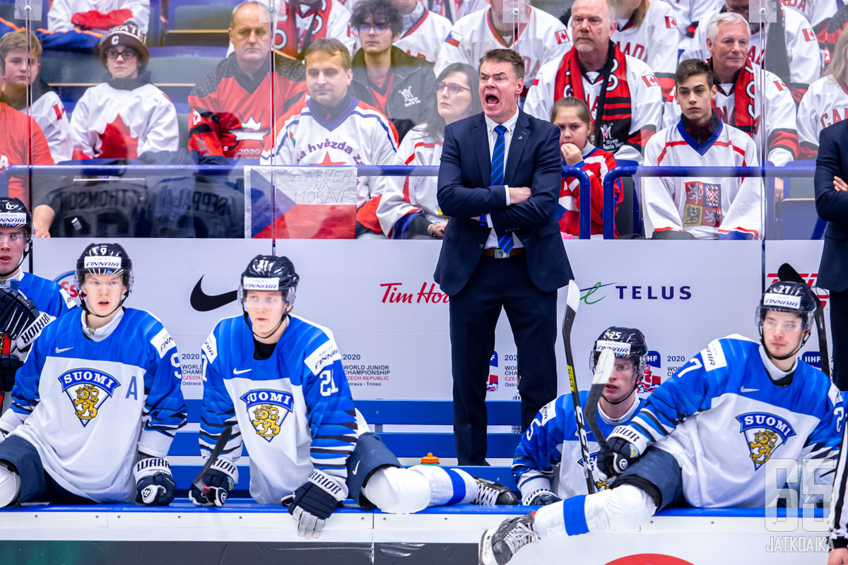 Suomi jäi nollille Kanadaa vastaan ja suuntaa sunnuntaina pronssipeliin.