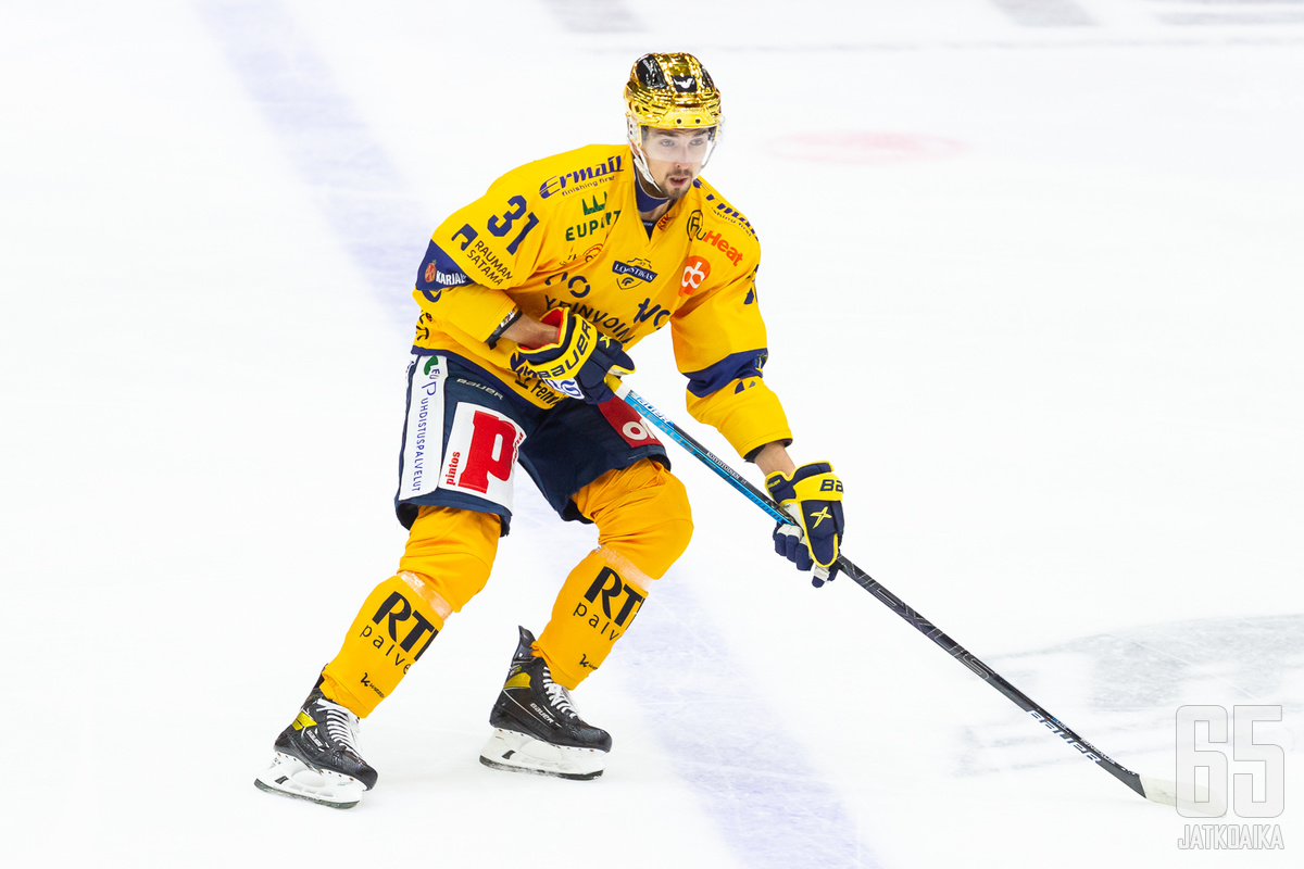 Eetu Koivistoinen on kantanut Lukon kultaista kypärää yhteensä 18 ottelussa.