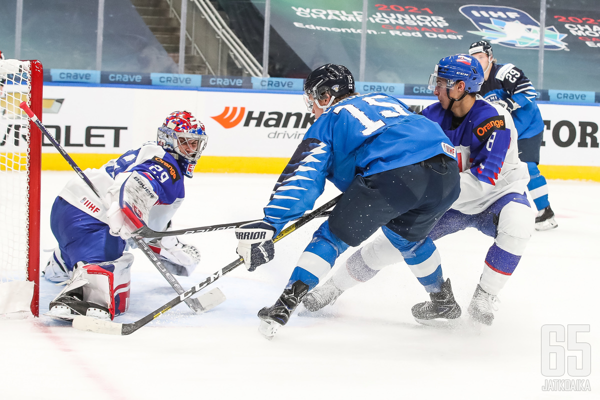 Slovakian maalivahti Samuel Hlavaj oli tappiosta huolimatta joukkueensa parhaimmistoa. 