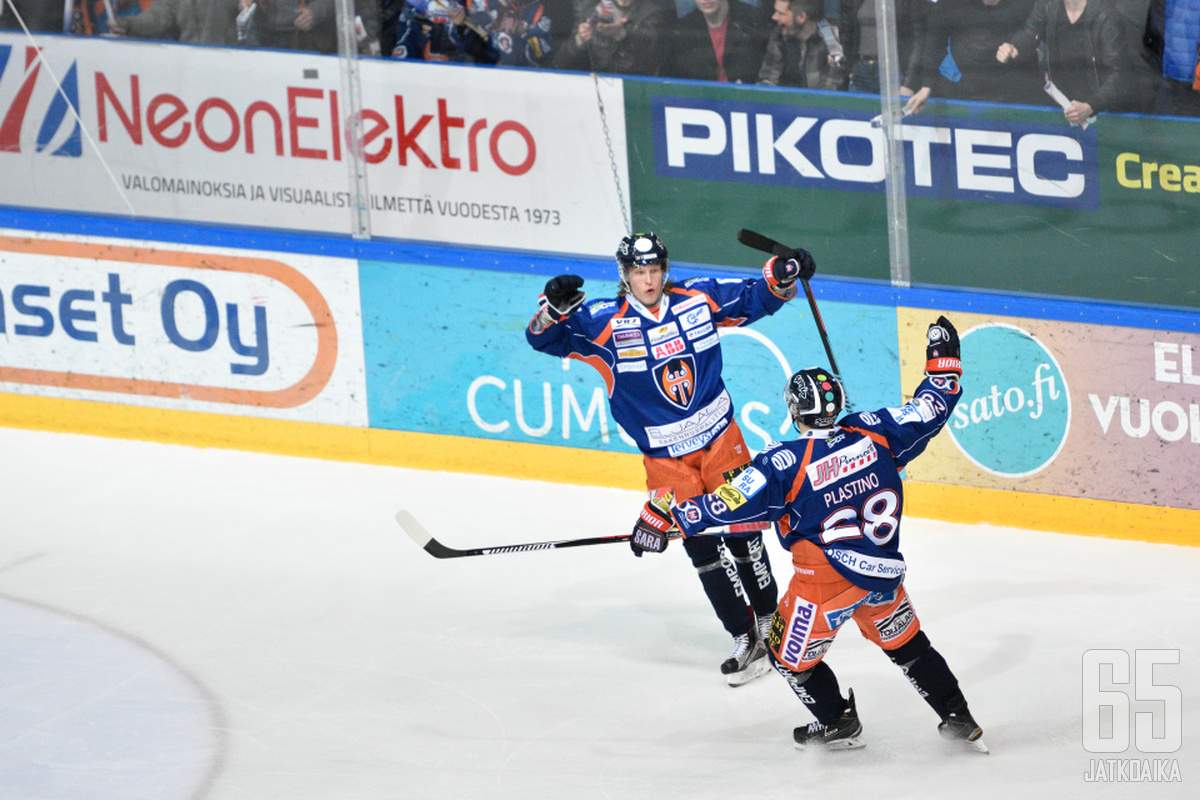 Patrik Laine iski ylivoimalla Tapparan 3-1-johtoon.