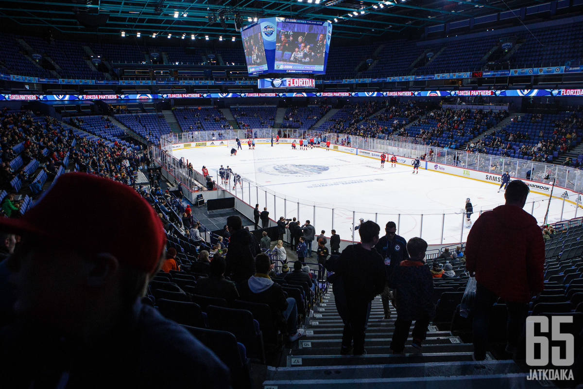 NHL-joukkueiden harjoitukset kiinnostivat yleisöä Helsingin iltapäivässä.