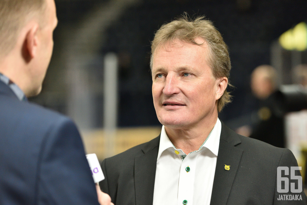 Ilveksen toimitusjohtaja Risto Jalon mukaan joukkue pärjää nuorten MM-kisojen yli ilman uusia pelaajahankintoja, jos kaikki pelaajat pysyvät terveinä.