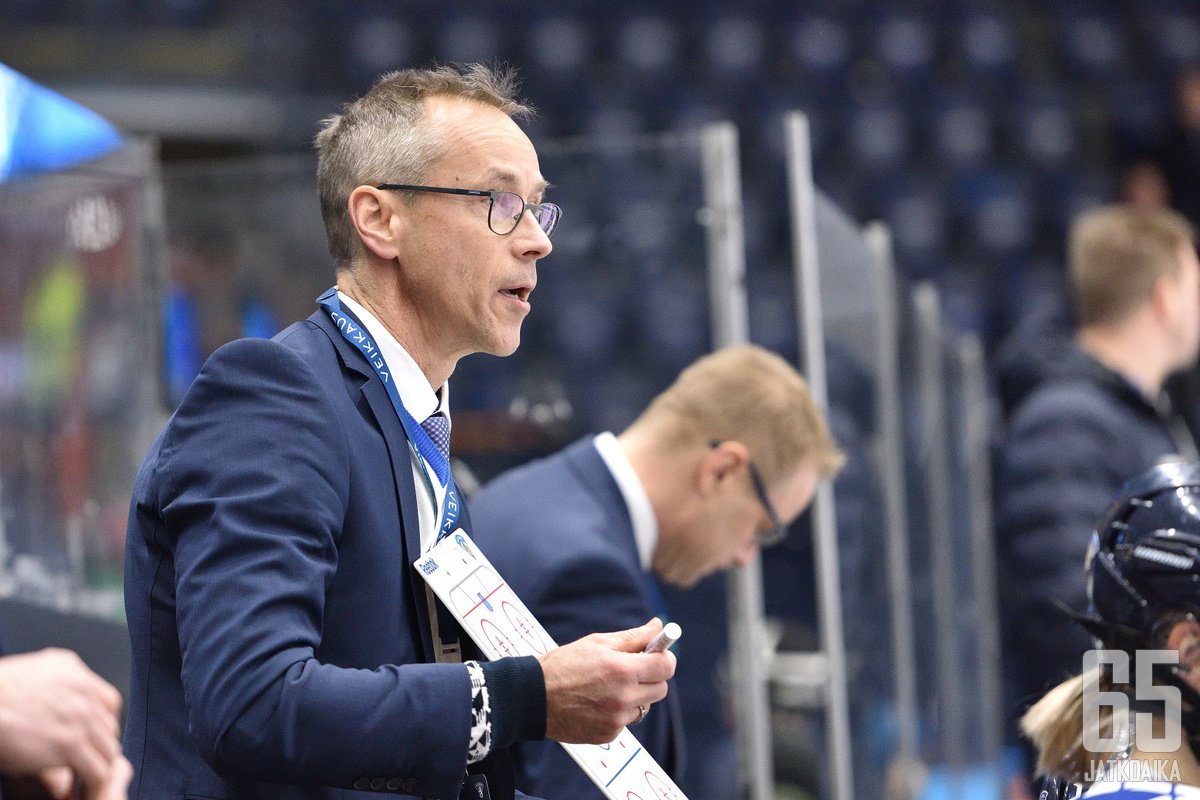 Pasi Mustonen toimii olympialaisissa viimeistä kertaa Naisleijonien päävalmentajana.