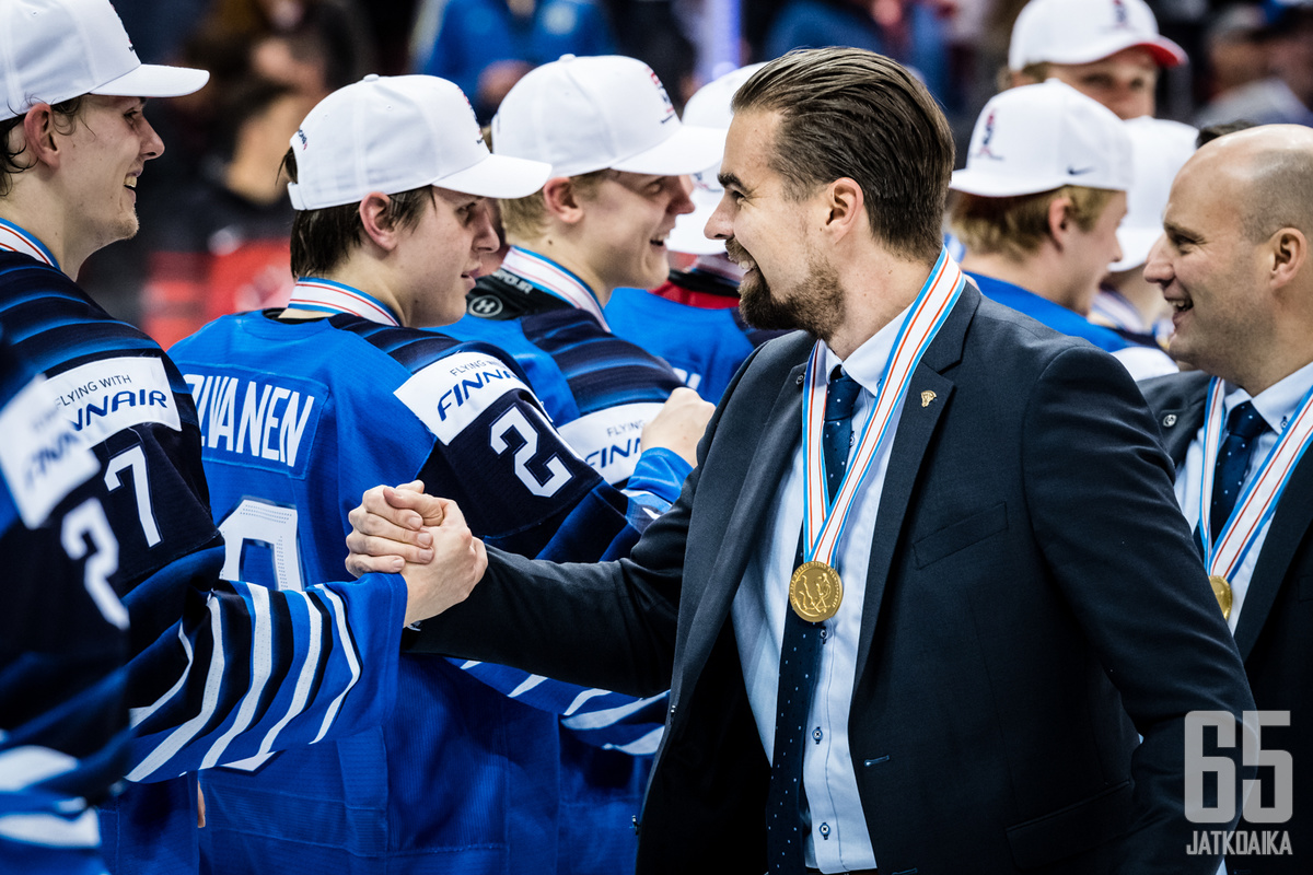 Suomi juhli maailmanmestaruutta Kanadassa.