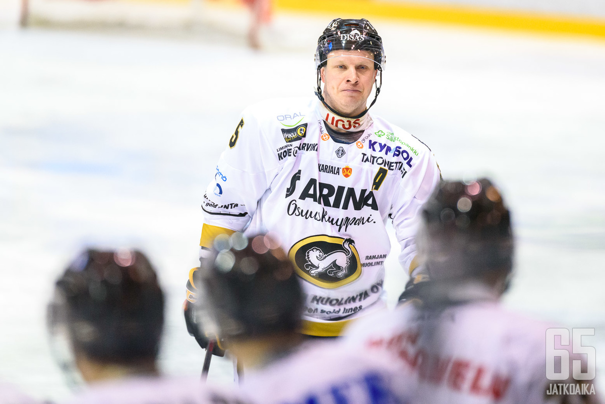 Viime kaudella Lasse Kukkonen ei poikkeuksellisesti toiminut Kärppien kapteenina.