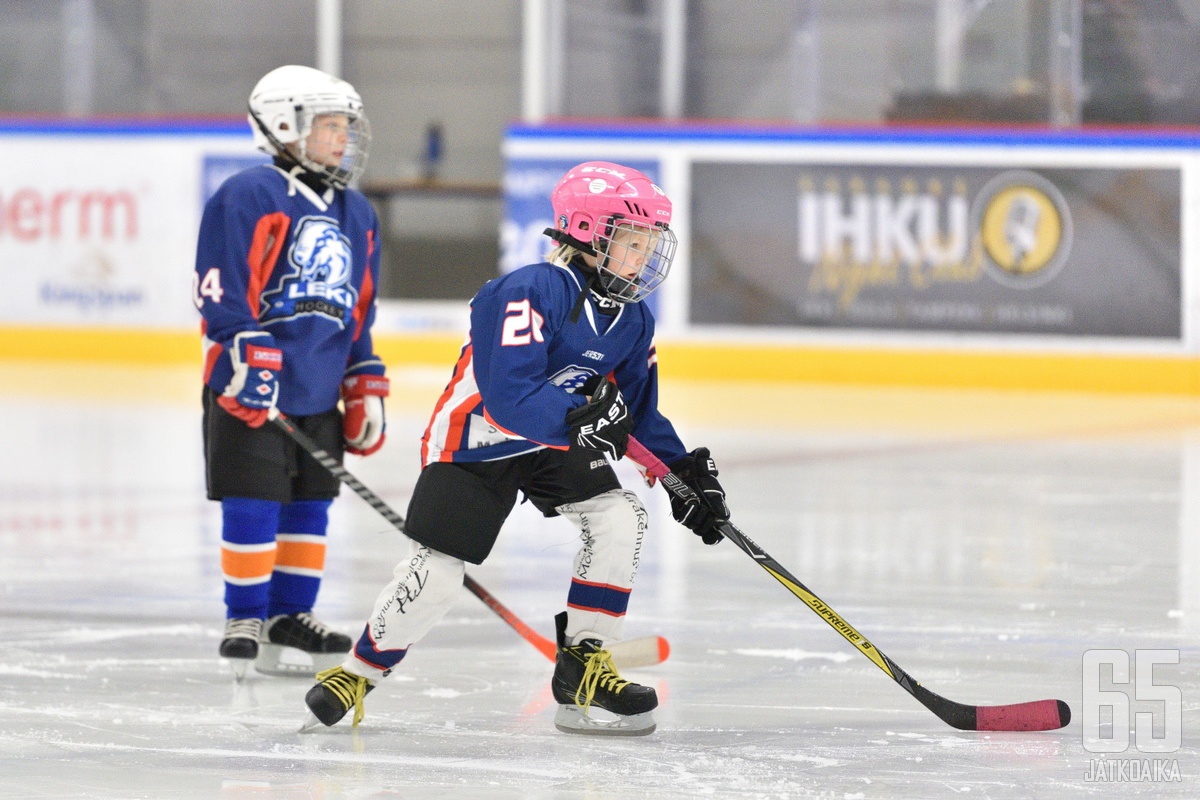 Lempäälän kisan juniorit harrastuksensa parissa.