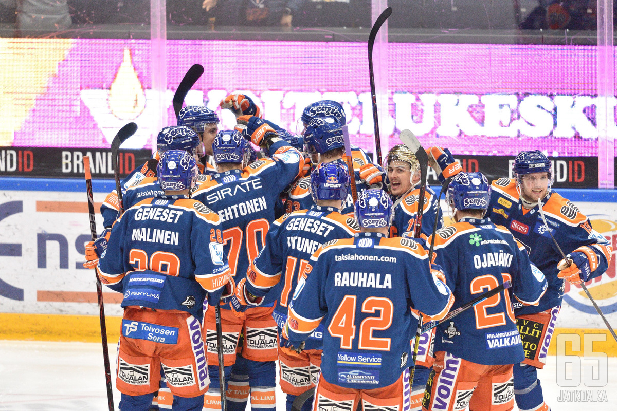 Tappara juhli viime kauden päätteeksi pronssimitaleita.