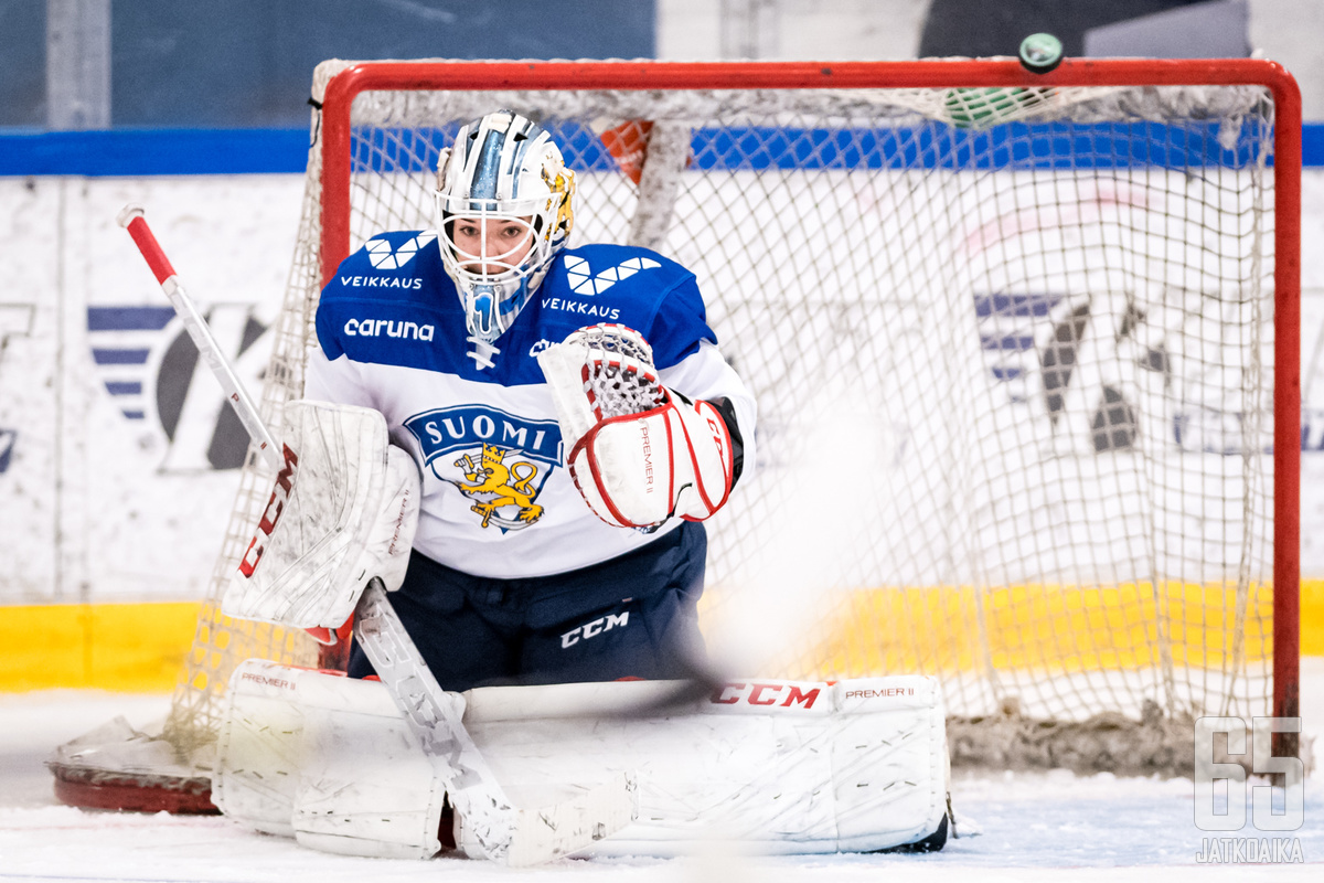 Eveliina Suonpää on pystynyt säilyttämään paikkansa Naisleijonien vahvassa maalivahtikalustossa.