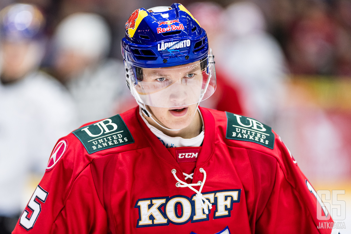 HIFK:n Anton Lundell (15) Liigan runkosarjaottelussa HIFK - TPS, Helsingin jäähallissa, 12. lokakuuta 2019.