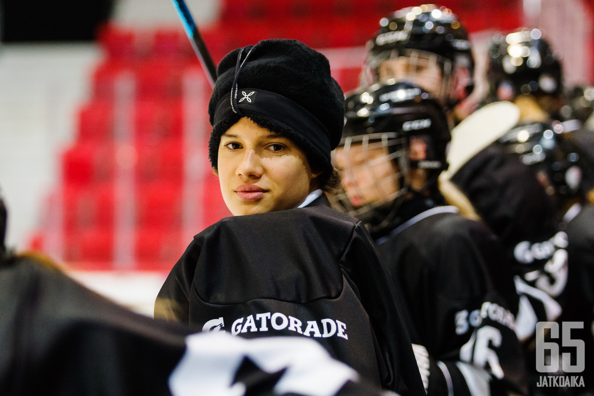 Italian goalie Carlotta Regine represents TPS in Naisten Liiga.