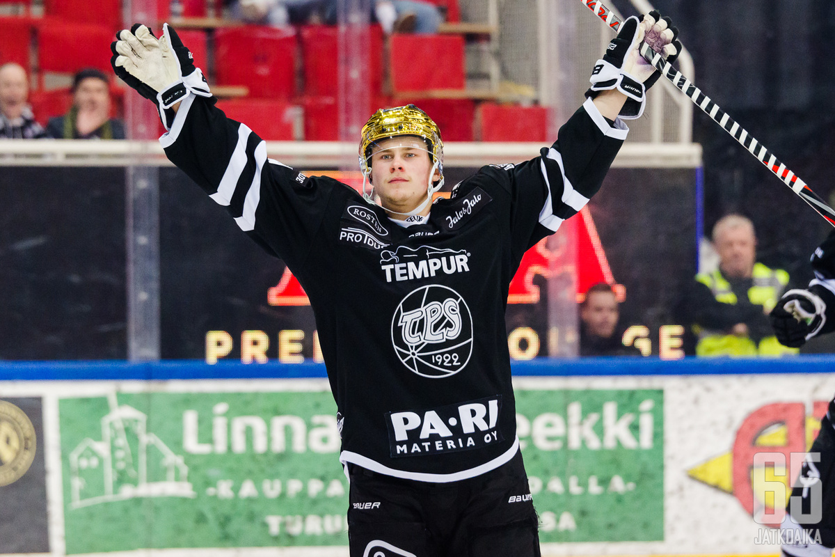 Lauri Pajuniemi oli yksi harvoista, joilla TPS:ssä oli kauden aikana aihetta juhlaan. 
