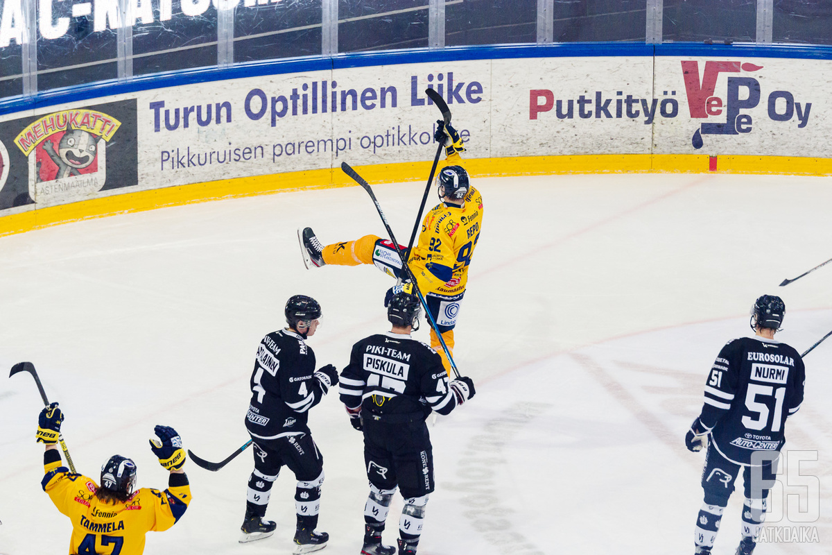 Sebastian Revon laukaus teki pahaa jälkeä Turkuhallissa lauantaina. Repo ampui kaikkiaan kolme maalia, kun Lukko kylvetti TPS:n lukemin 0–5.