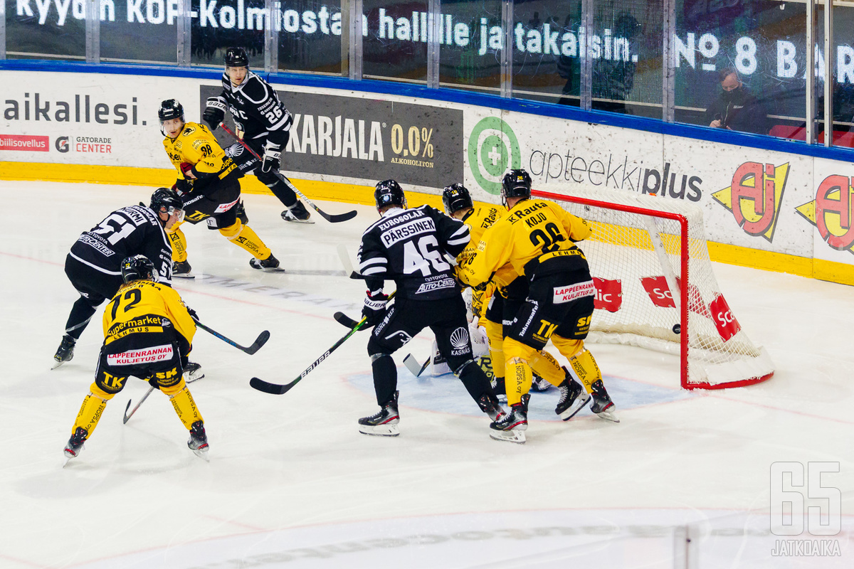Markus Nurmi ja Juuso Pärssinen olivat SaiPan puolustuksen riesana myös kauden avausottelussa lokakuussa.