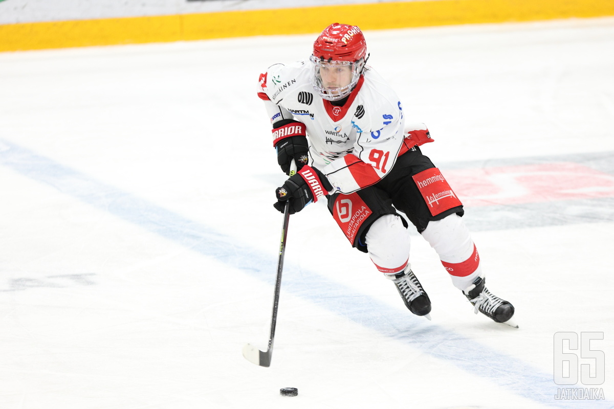 Janne Keränen palasi Sportiin yhden Slovakian pääsarjakauden jälkeen.