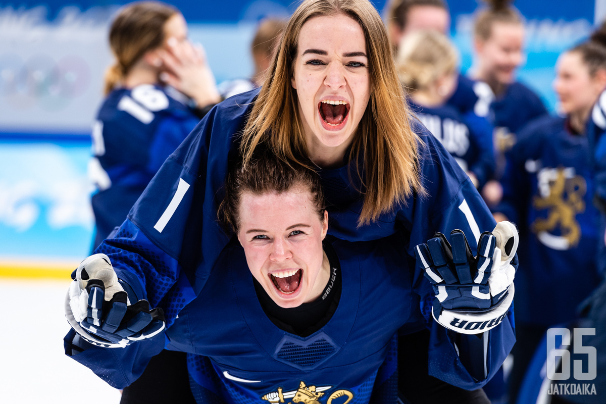 Eveliina Mäkinen ja Minttu Tuominen pelaavat PHF:n Metropolitan Rivetersissä.