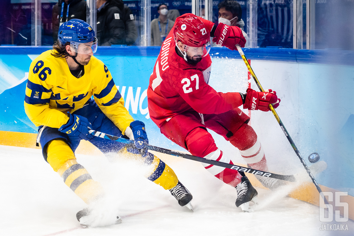Ruotsi ja Venäjän olympiakomitean joukkue kamppailivat välierässä tiukasti.