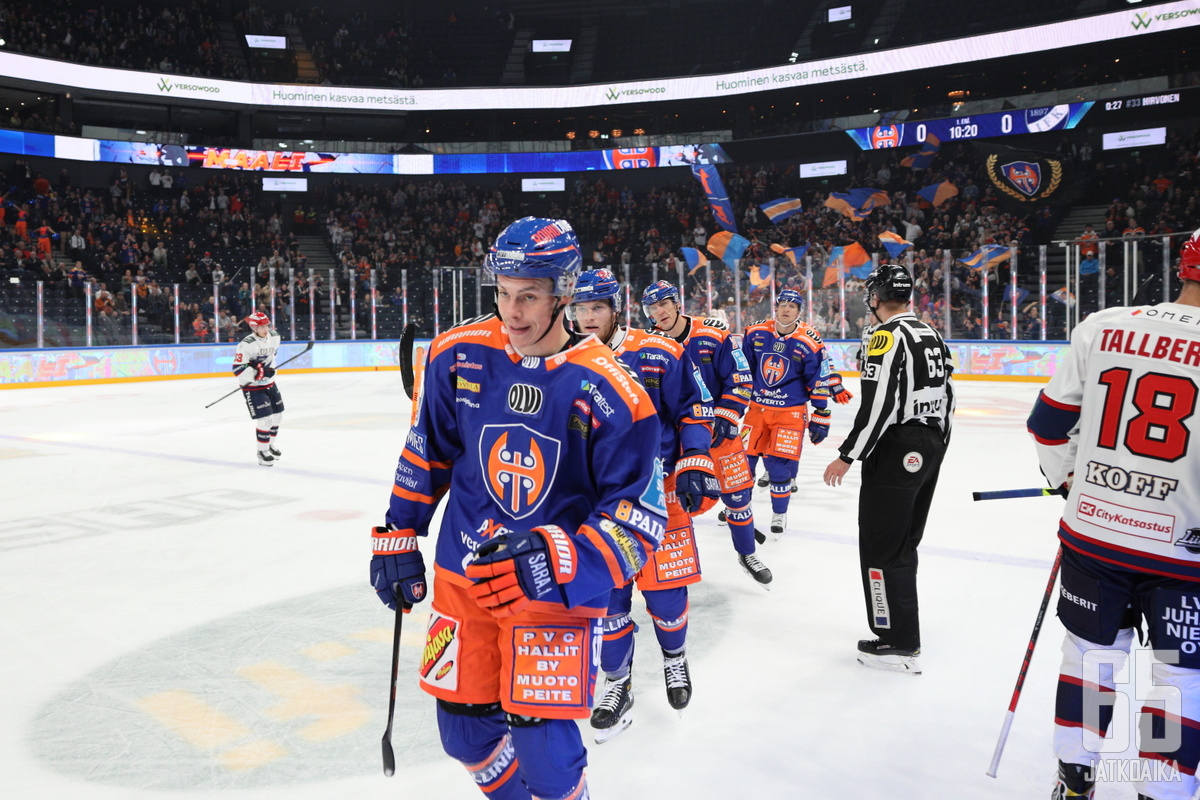 Tämä kauden alkaessa toimittajat veikkasivat, että Tappara voittaa runkosarjan.