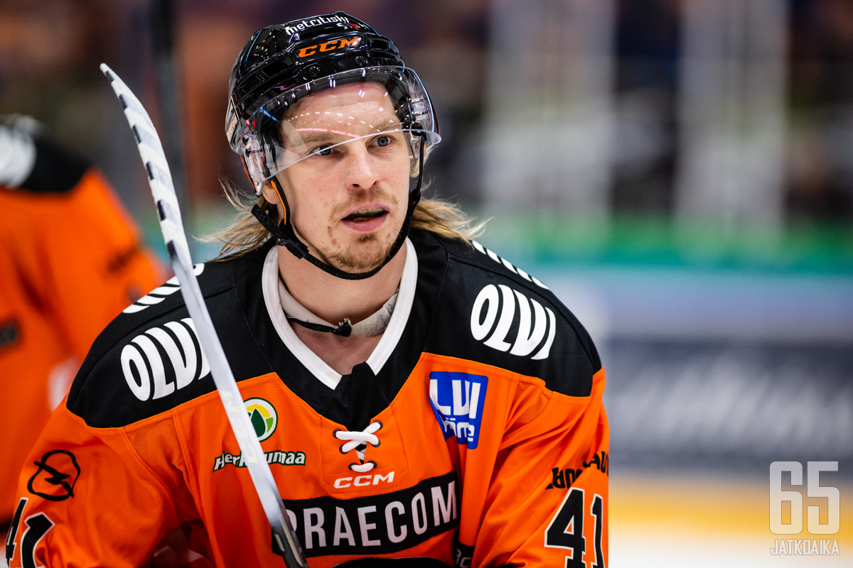Antti Pihlström nähdään Kerhon väreissä ensi kaudellakin.