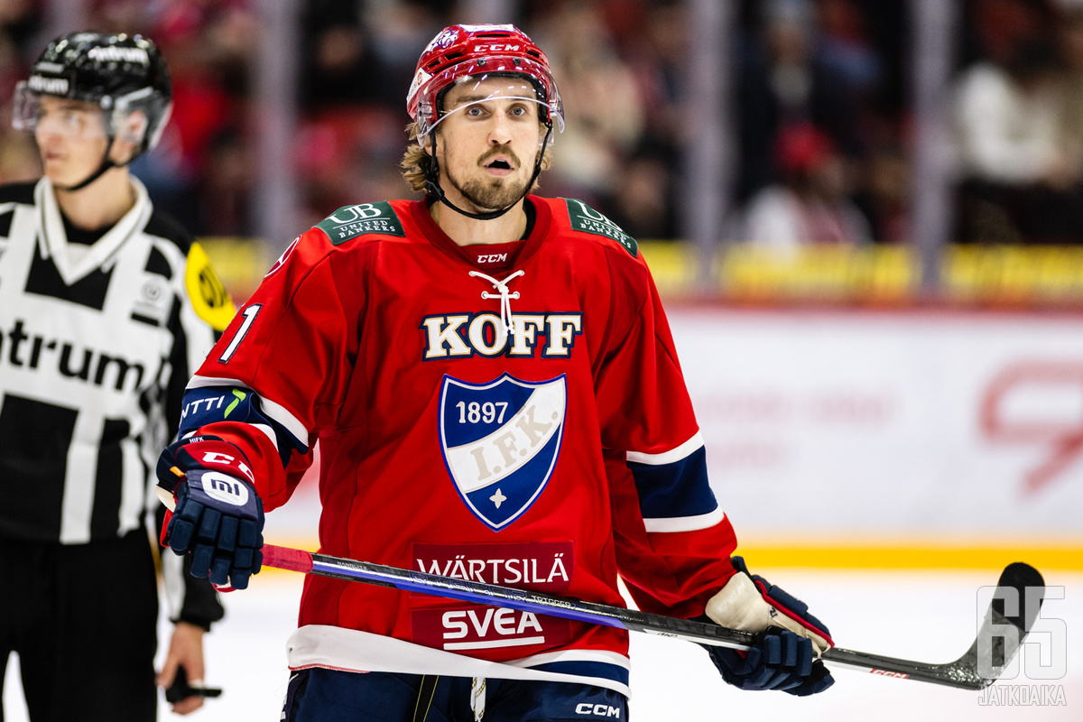 Karvinen aloitti viime kauden HIFK:ssa.