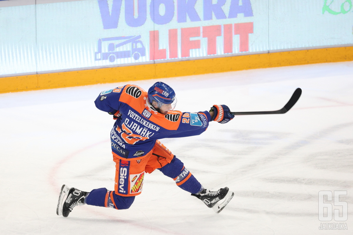 Niko Ojamäki laukoi illan ottelussa kaksi maalia. 