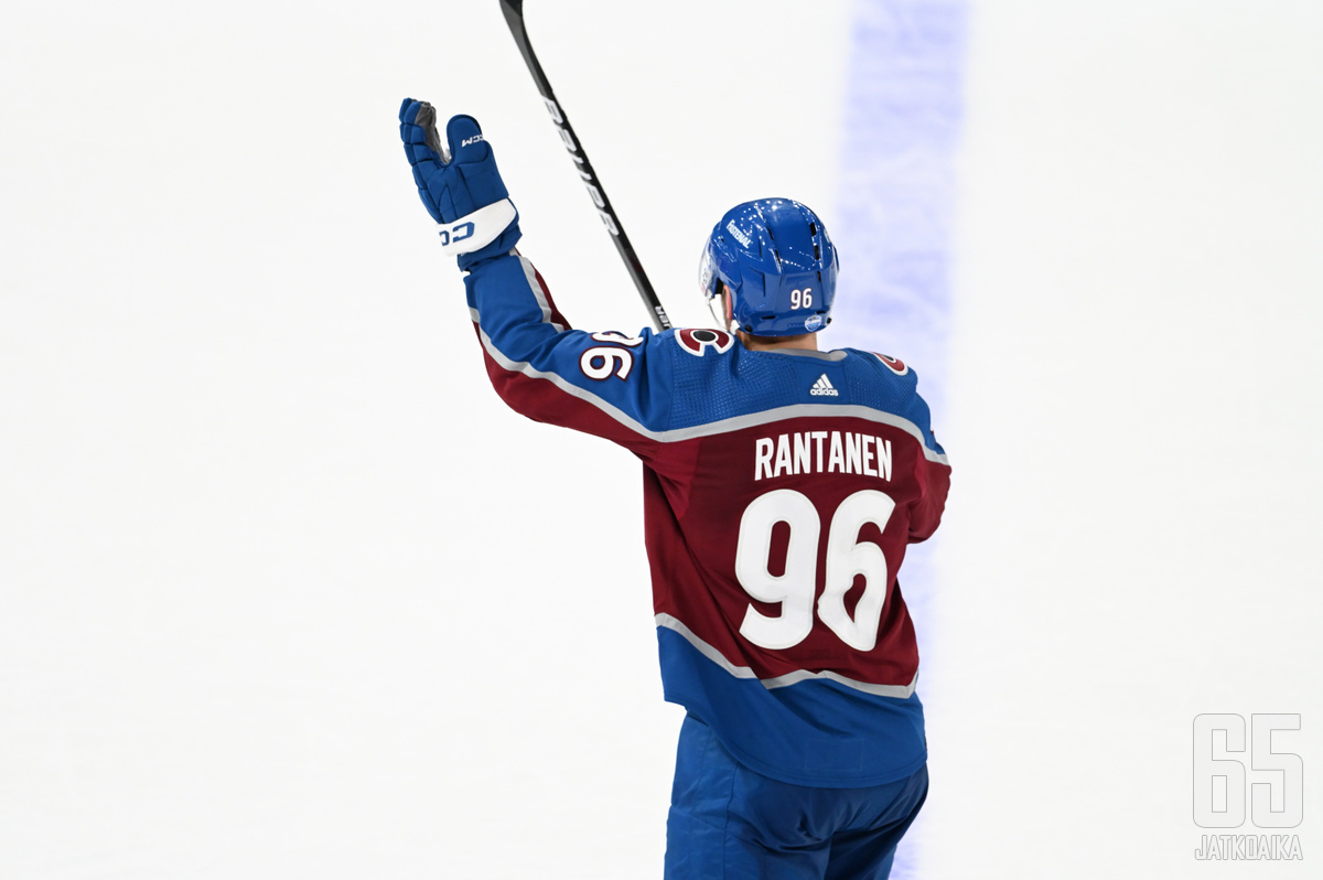 NHL:ää seurasi Nokia-areenalla kaksi täyttä tuvallista. Mikko Rantanen vastasi huutoon.
