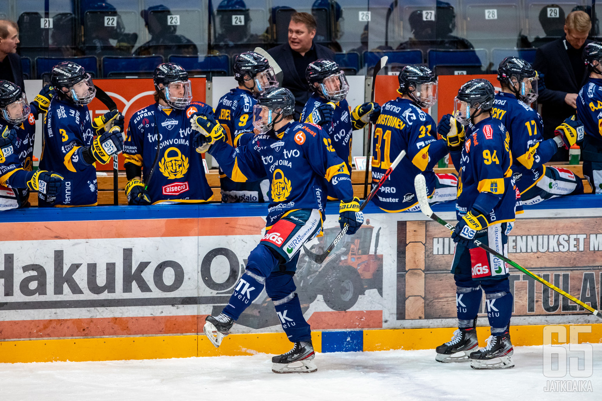 Sebastian Repo pääsi tuulettamaan pudotuspelien avausosumaansa.