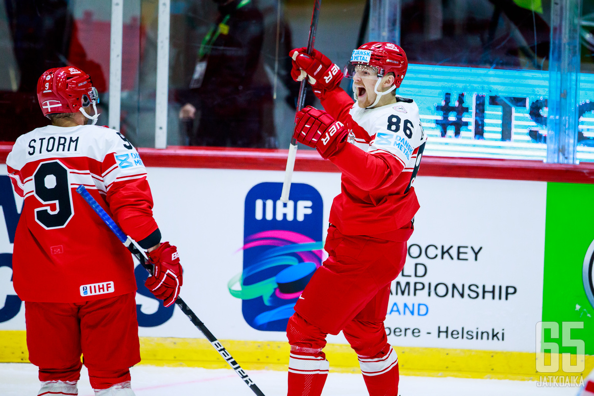 AHL-kaukaloista MM-kisoihin saapunut Joachim Blichfeld iski kiekon kolmesti Kazakstanin nuottaan.