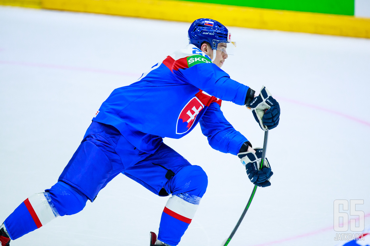 Juraj Slafkovský yrittää vakuuttaa NHL-kykyjenetsijät.