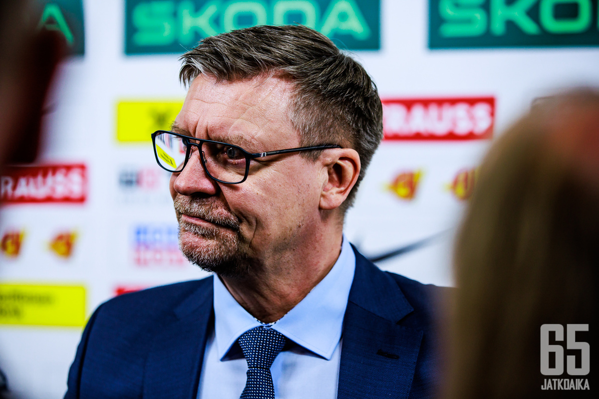 Jukka Jalonen manasi heikkoa viimeistelyä median tentissä.