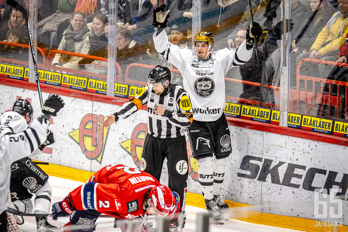 Markus Nurmi pääsi tuulettamaan ottelun tasoittanutta maalia minuutti ennen loppua.