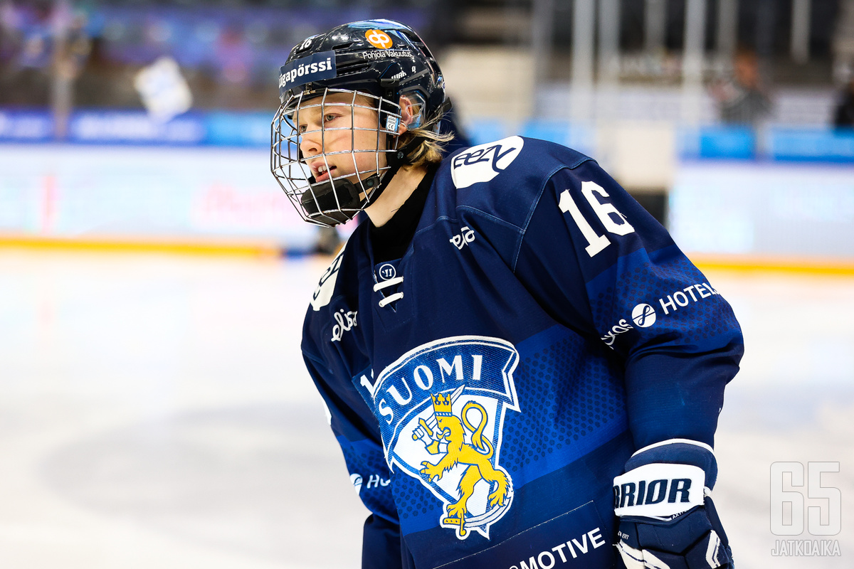 Viime keväänä U18-kisoissa pelannut Konsta Helenius on nyt Nuorten Leijonien johtohahmoja.
