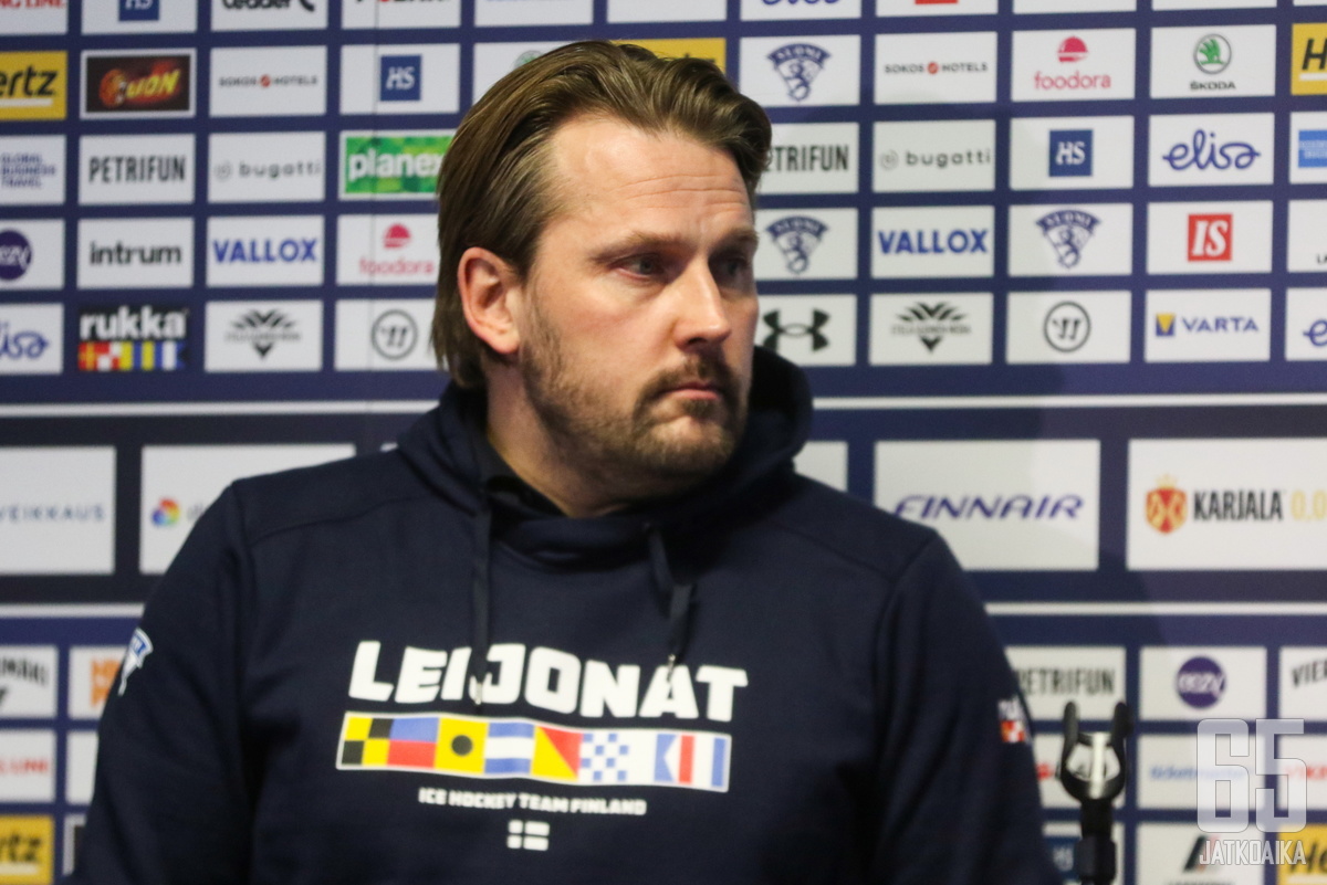Antti Pennanen kertoi tunnelmia joukkueen Kanadan-matkan alla.