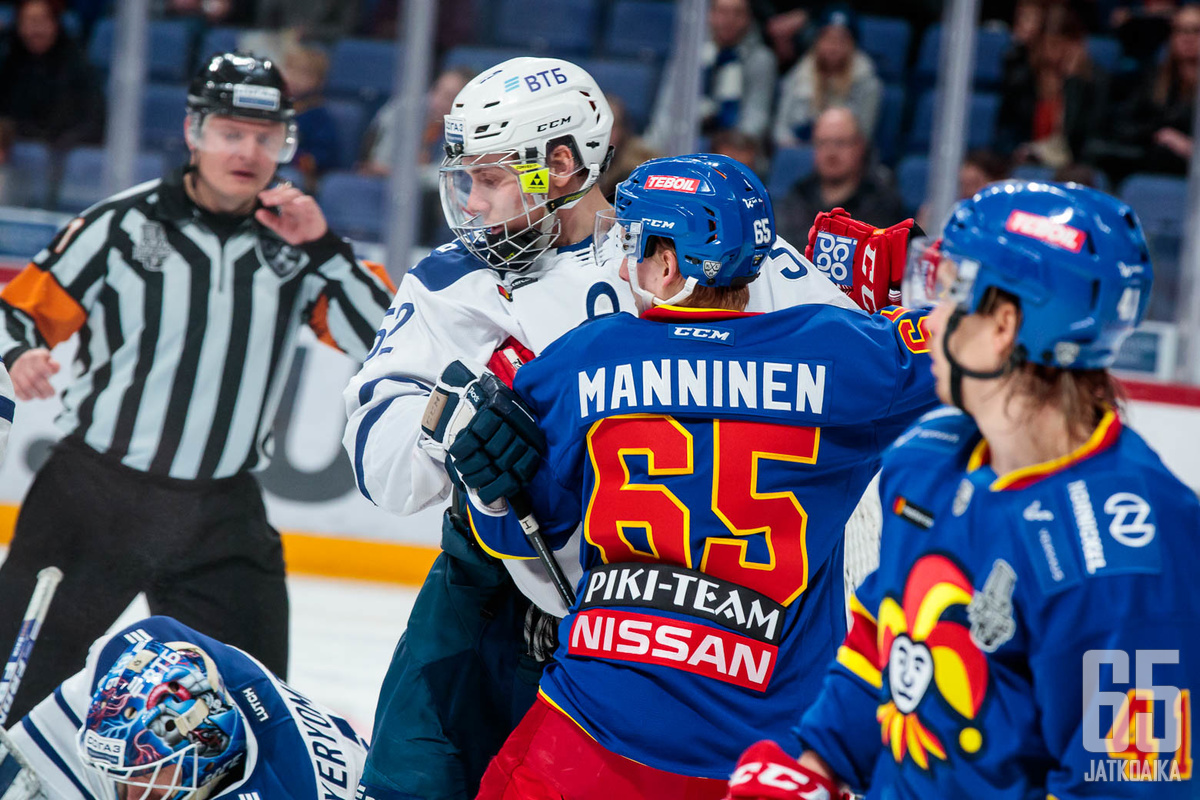Miika Koivisto iski Dinamolle voittomaalin keskiviikkona kasvot tiukasti suojattuna.