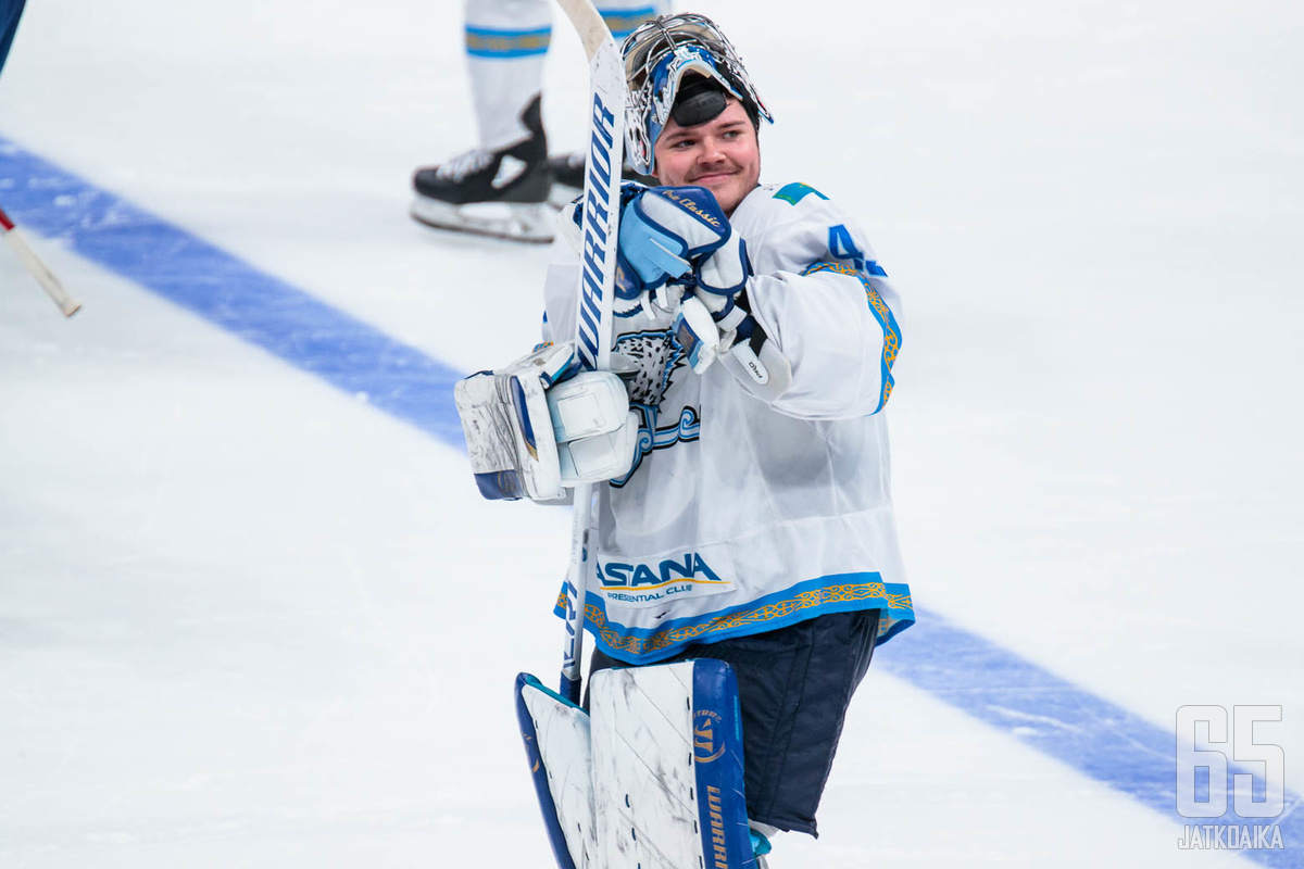 Dominik Hrachovina oli yhtä hymyä torjuttuaan Barys Astanan voittoon Helsingin perjantai-illassa.