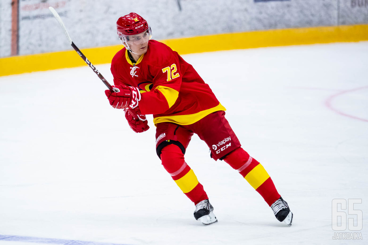 Tänään pyöreitä täyttänyt Aleksi Halme vastasi ottelun avausmaalista. Maali oli nuorukaisen ensimmäinen KHL:ssä.