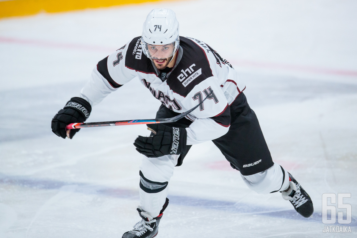 Peter Tiivola saa tulevalla kaudella tulikatseensa KHL-kaukaloissa. 