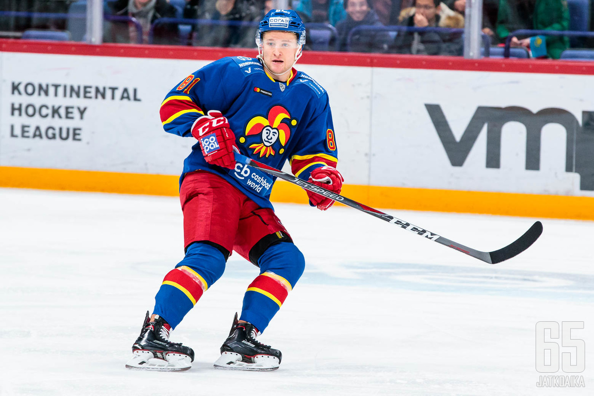 Joona Monto pelasi ensimmäisen KHL-ottelunsa viime perjantaina.