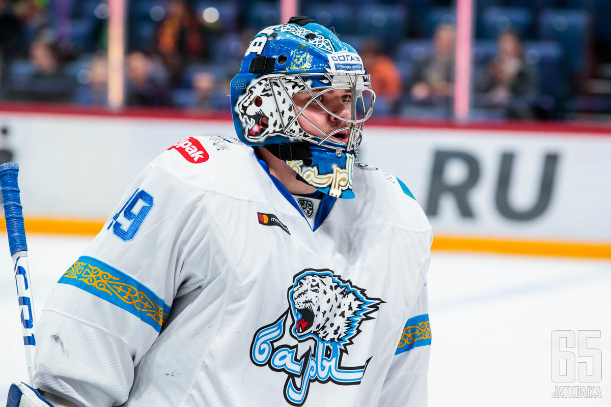 Hrachovina pelasi viime kaudella 22 ottelua KHL-joukkue Barys Astanassa.