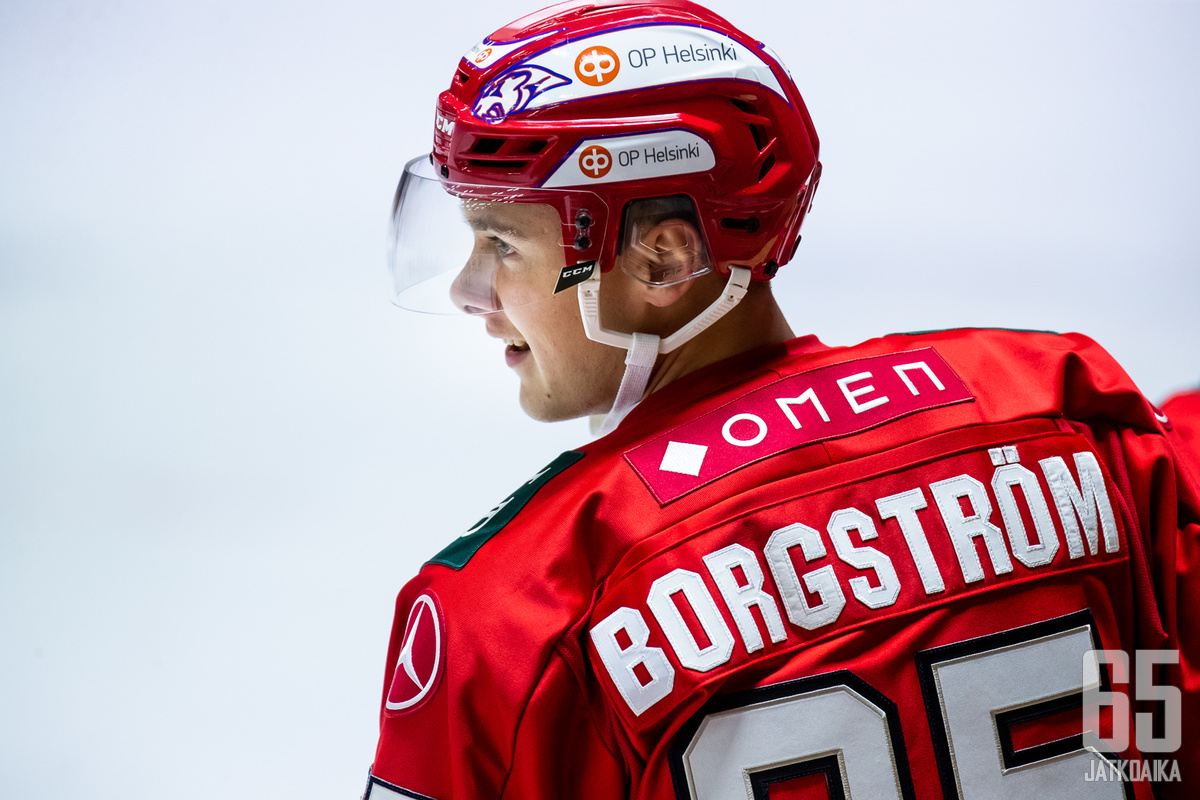 Henrik Borgströmin NHL-oikeudet liikahtivat Panthersilta Blackhawksille.