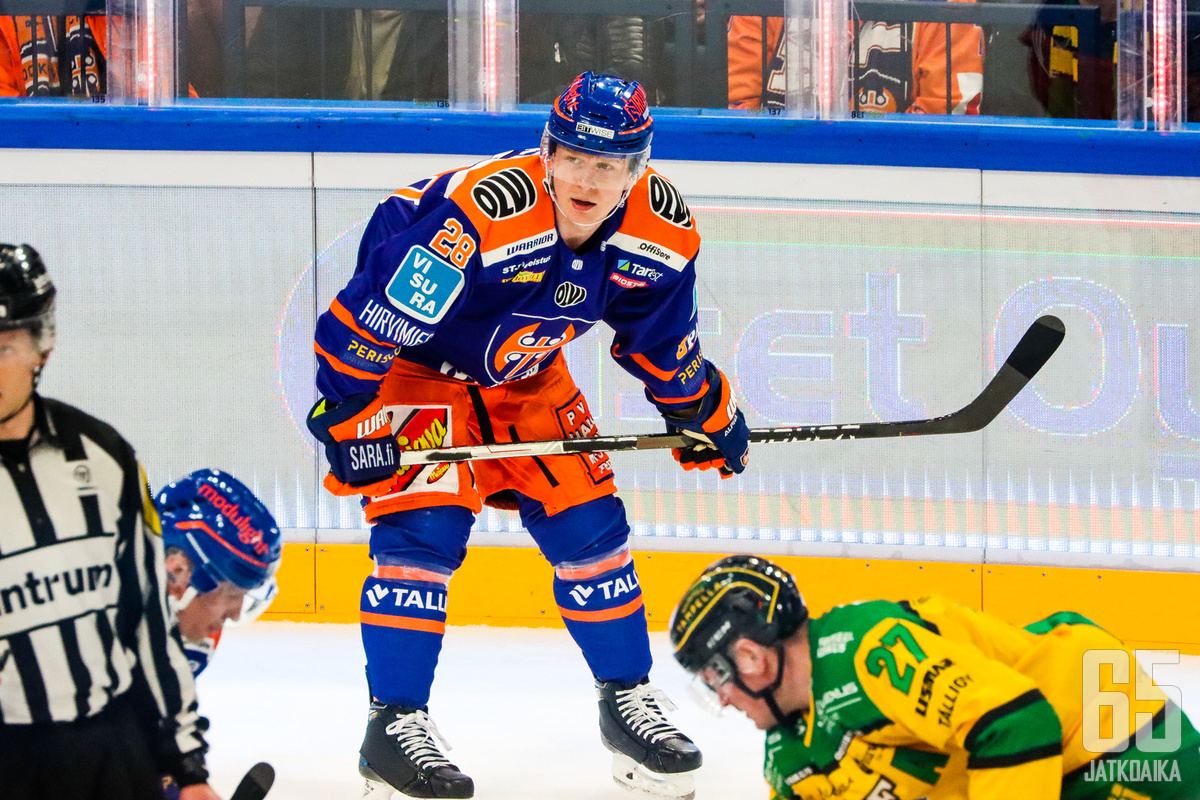 Leskinen siirtyi kesken kauden Tapparaan ja juhli kauden päätteeksi mestaruutta.