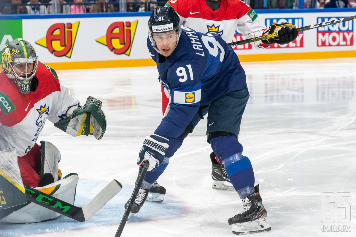 Juho Lammikko oli osa Leijonien kultajoukkuetta viime kevään MM-kisoissa Tampereella.