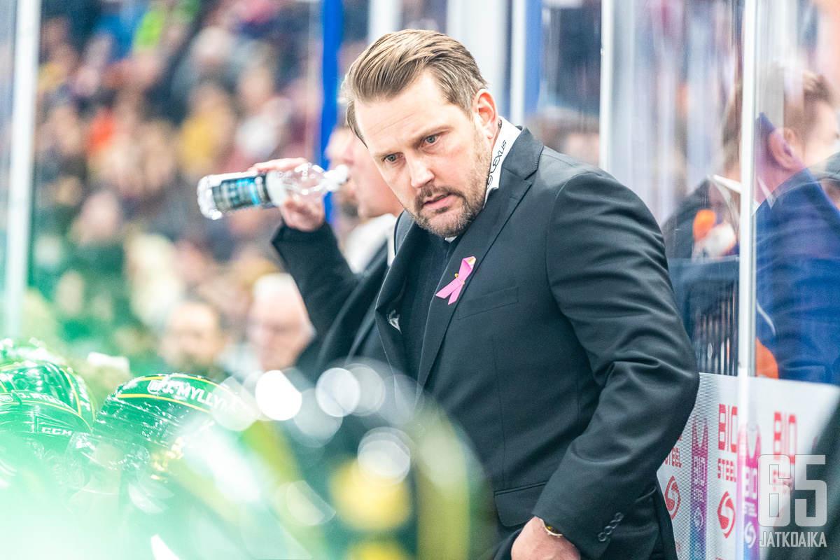 Antti Pennanen ohjasi joukkuetta normaalia äänekkäämmin omien sanojensa mukaan.