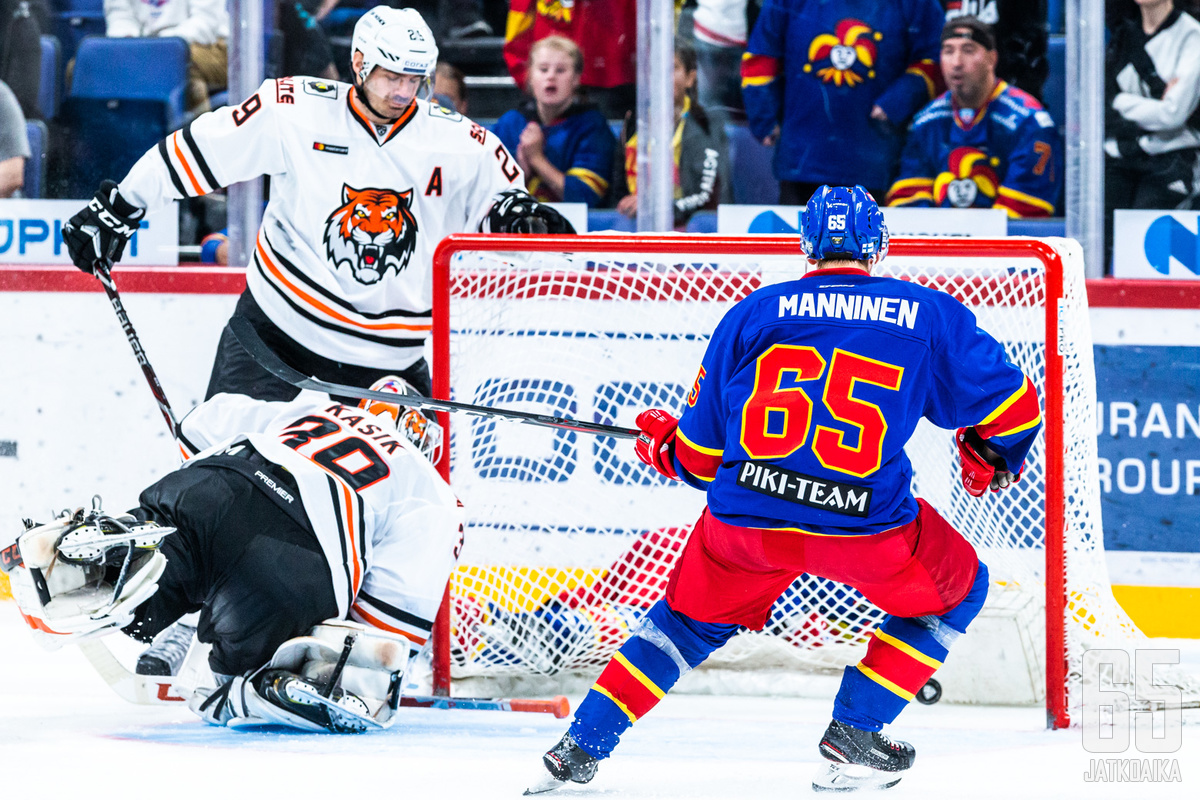 Sakari Mannisen aiemmat kaudet Liigassa ja Ruotsissa ovat osoittaneet, että hyökkääjältä on lupa odottaa kovaa pistetehtailua myös ensimmäisellä KHL-kaudella. 